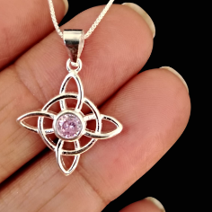 Collar nudo de bruja centro rosa