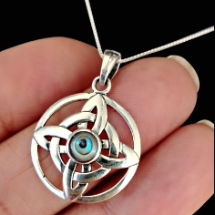 Collar Nudo de Bruja Concha Perla